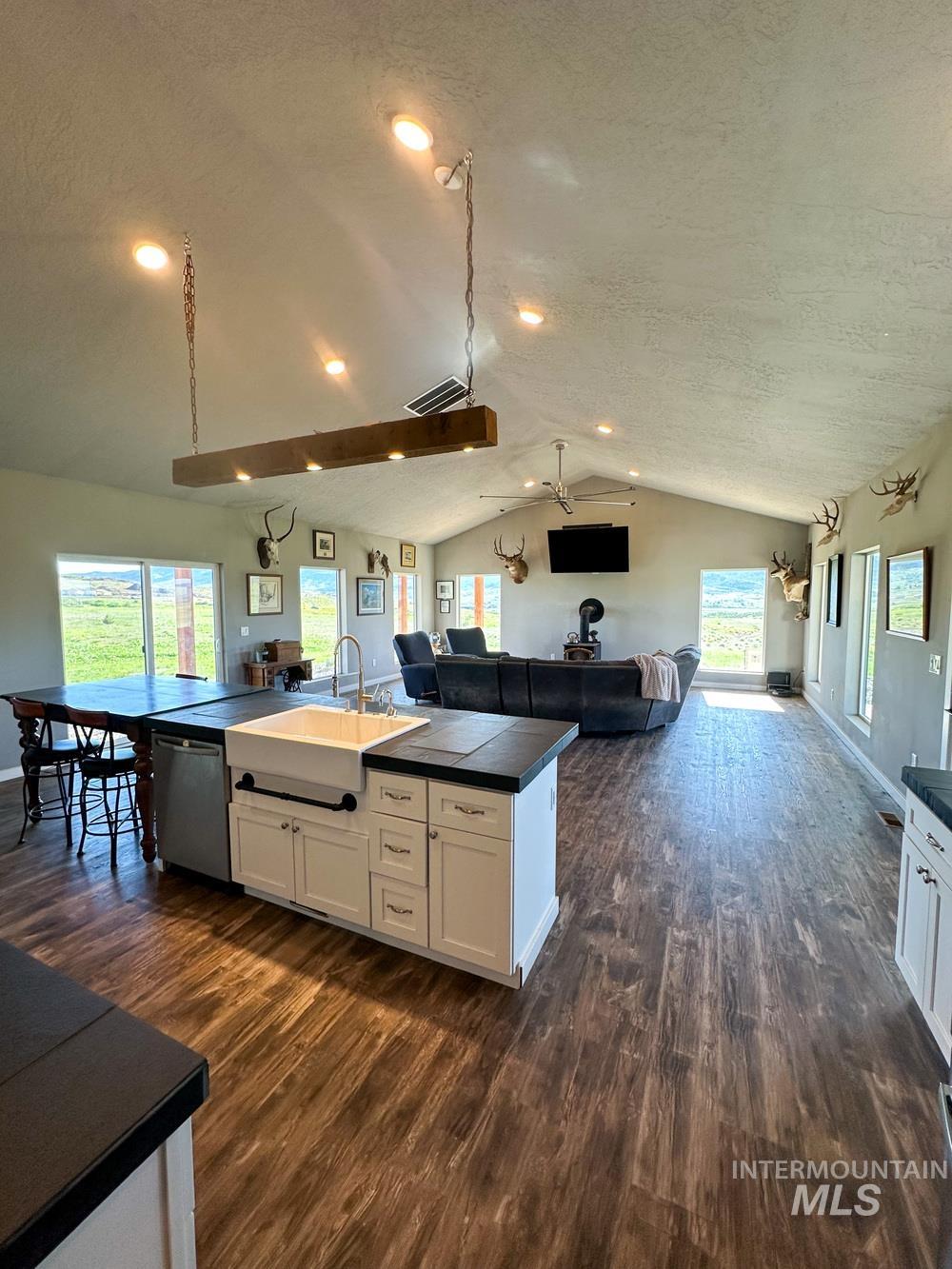 2190 Coyote Run Property Photo 14