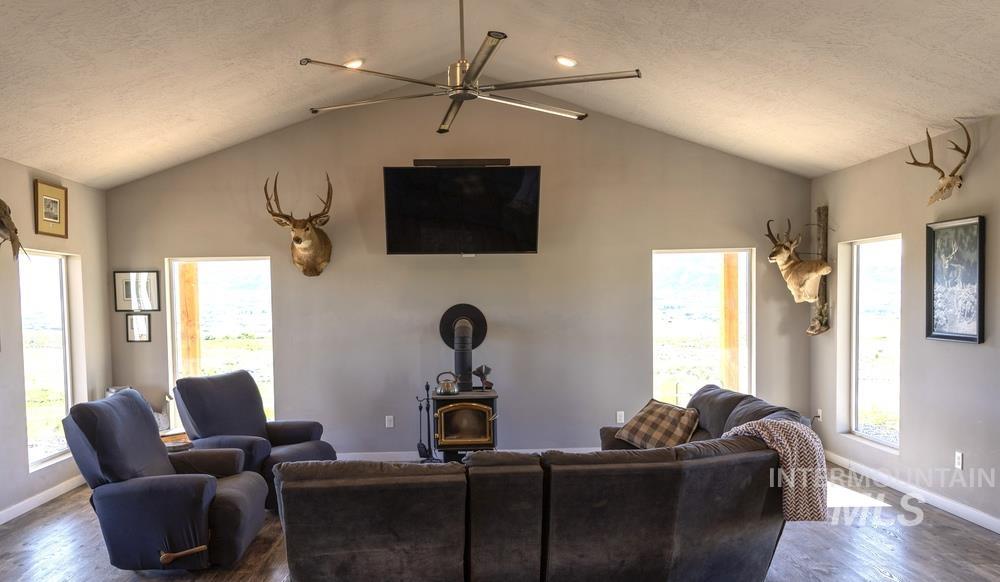 2190 Coyote Run Property Photo 15
