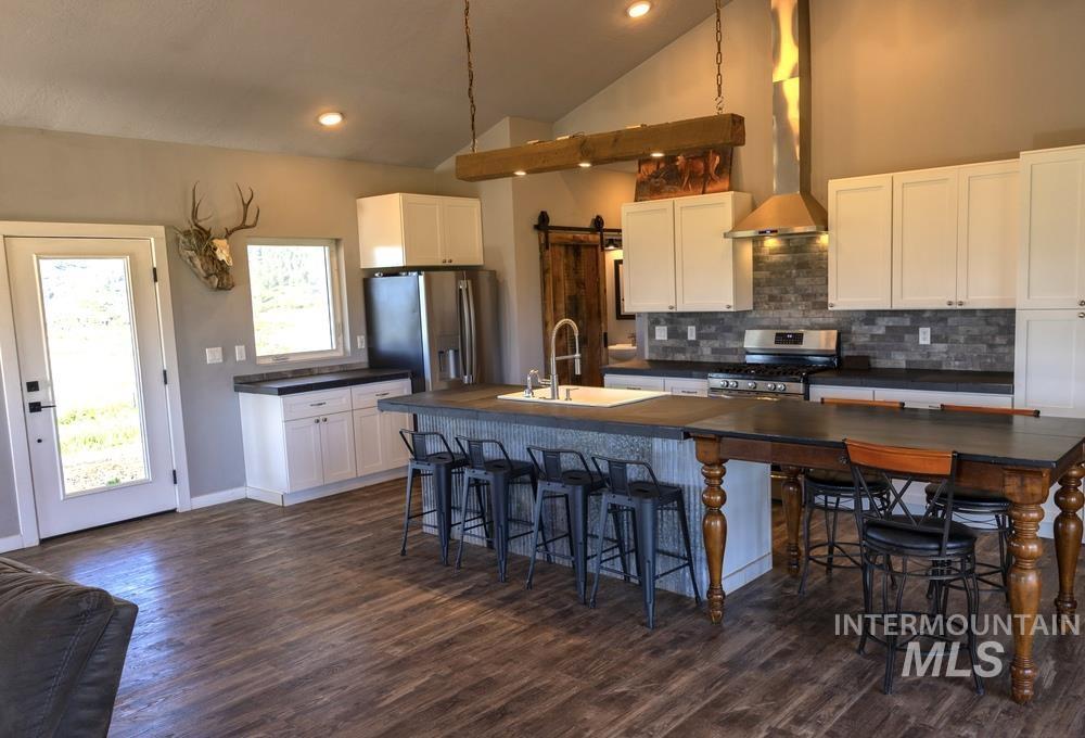 2190 Coyote Run Property Photo 16