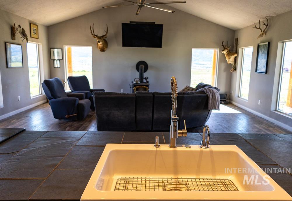 2190 Coyote Run Property Photo 17