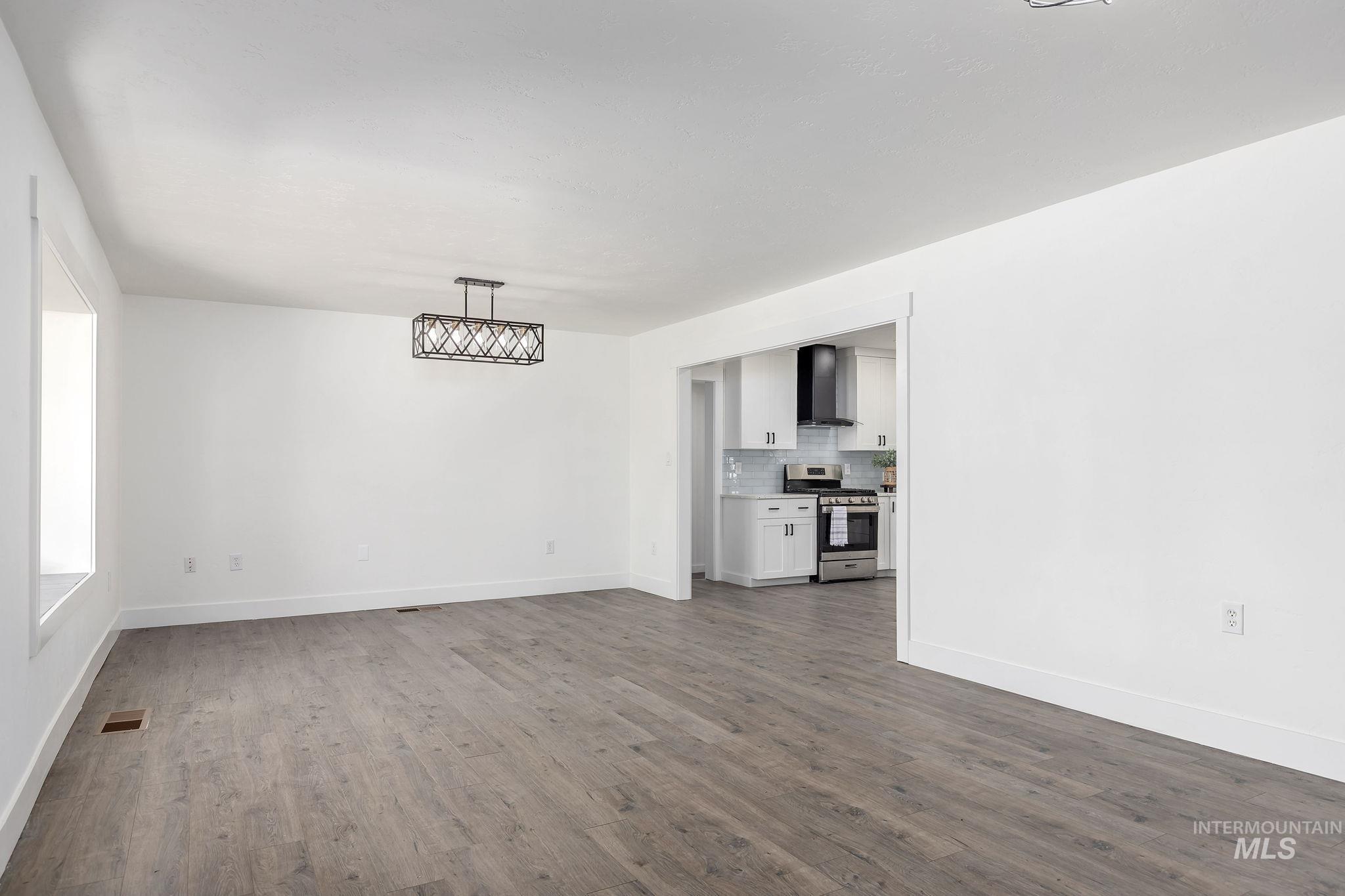 2315 E Chicago Court Property Photo 6