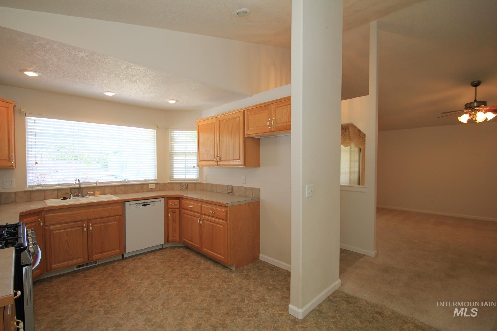 1859 N Highwood Ave Property Photo 6