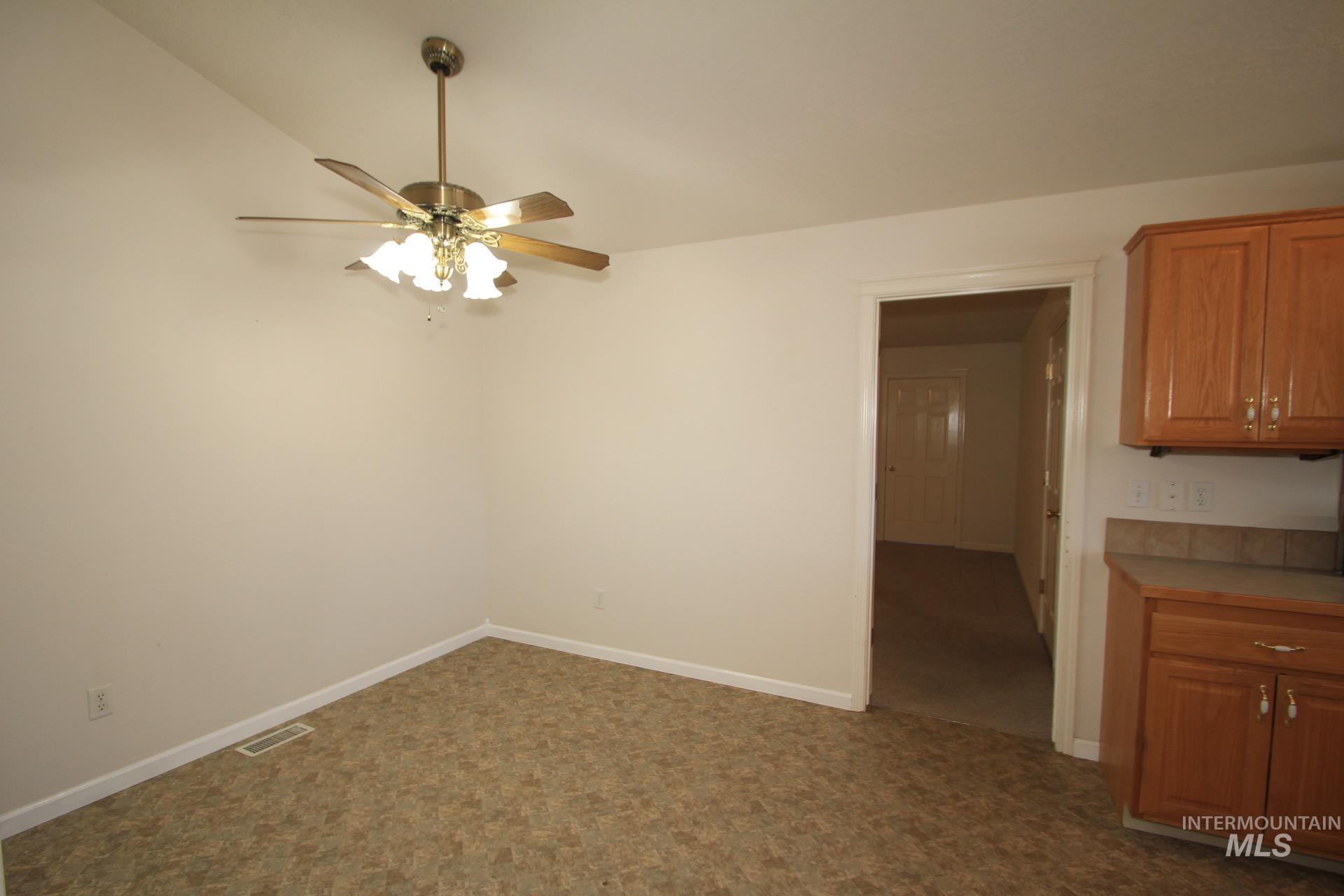 1859 N Highwood Ave Property Photo 8
