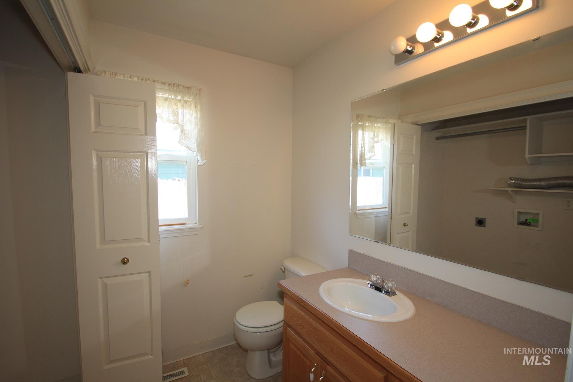 1859 N Highwood Ave Property Photo 12