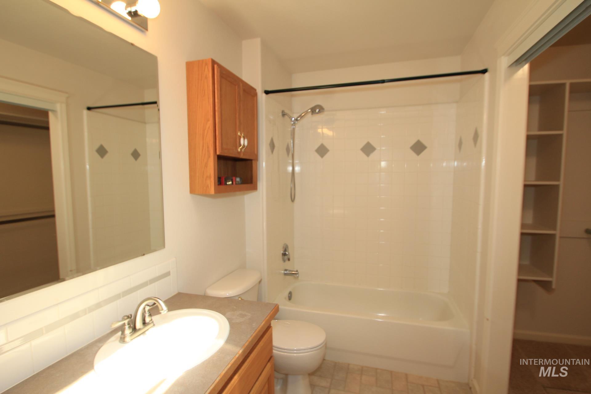 1859 N Highwood Ave Property Photo 15