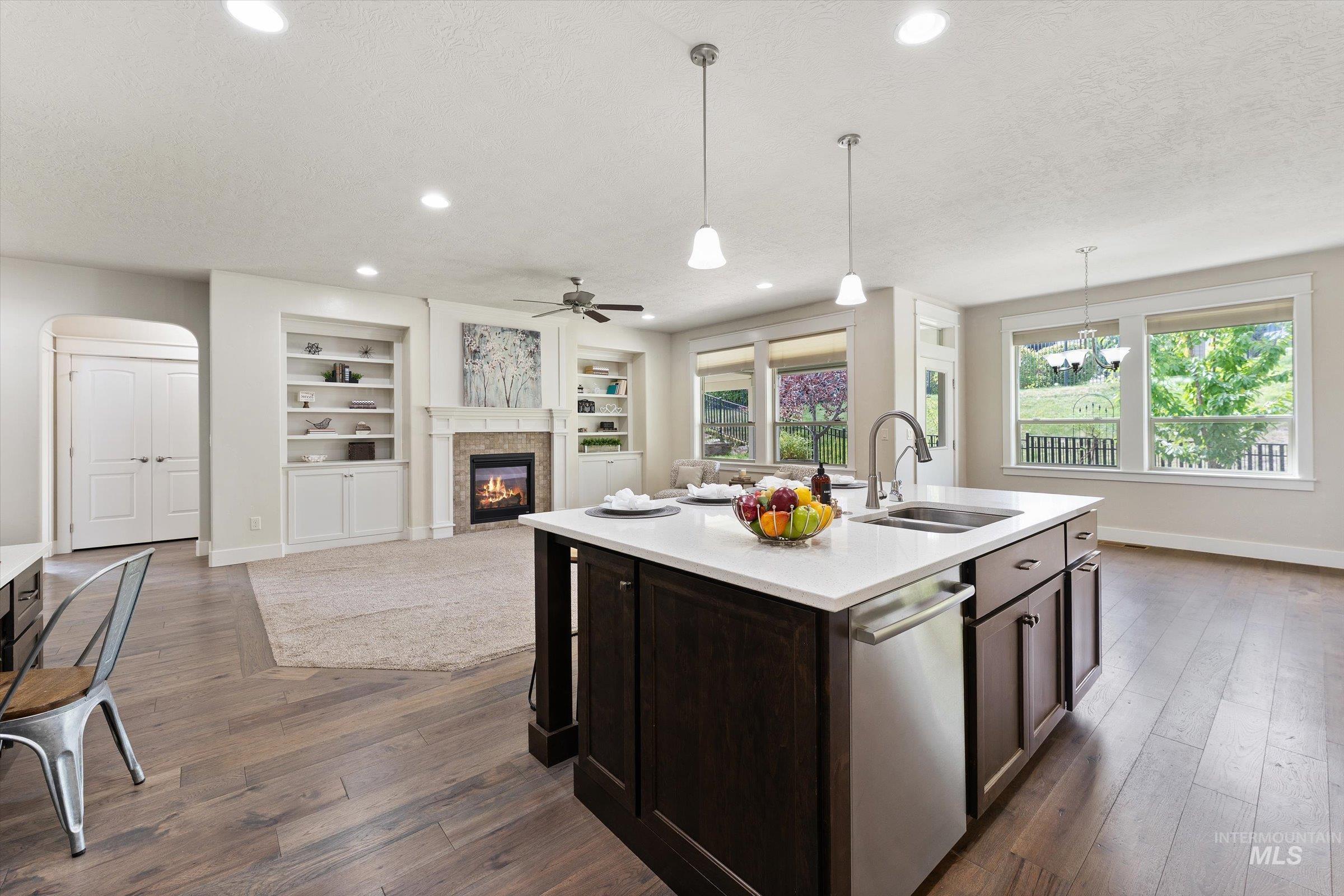 1031 E Reflect Ridge Drive Property Photo 8