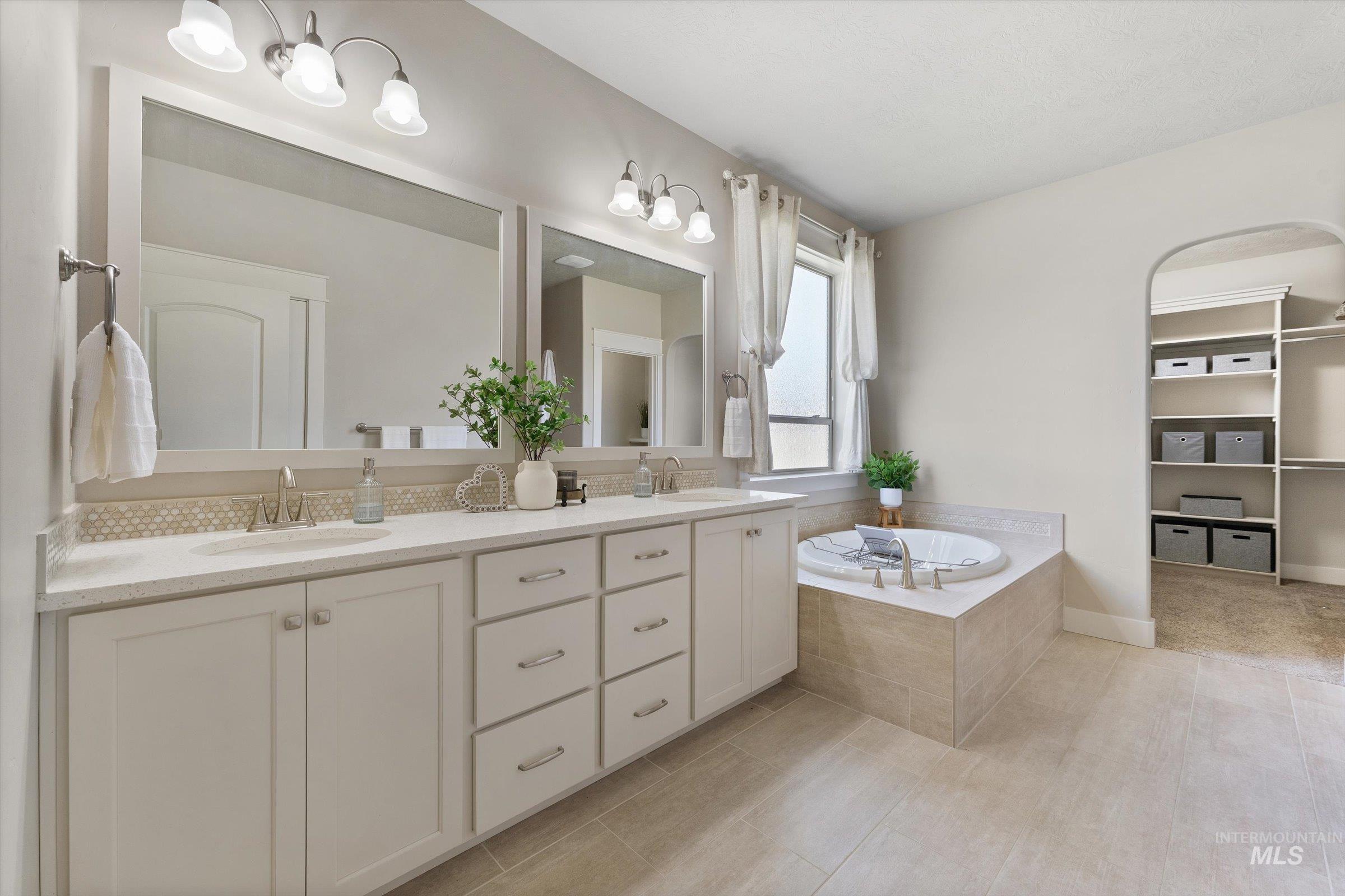 1031 E Reflect Ridge Drive Property Photo 18