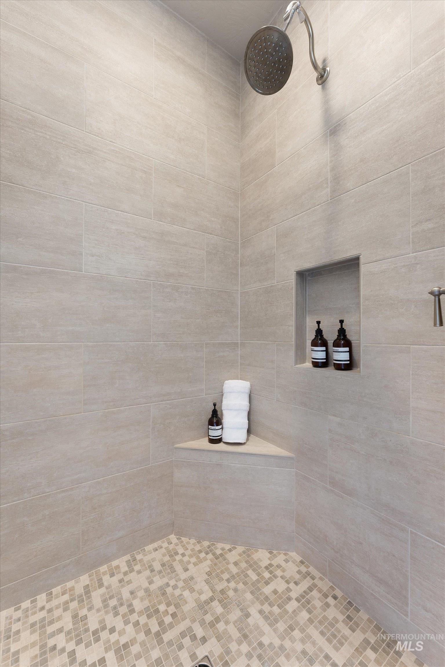 1031 E Reflect Ridge Drive Property Photo 19