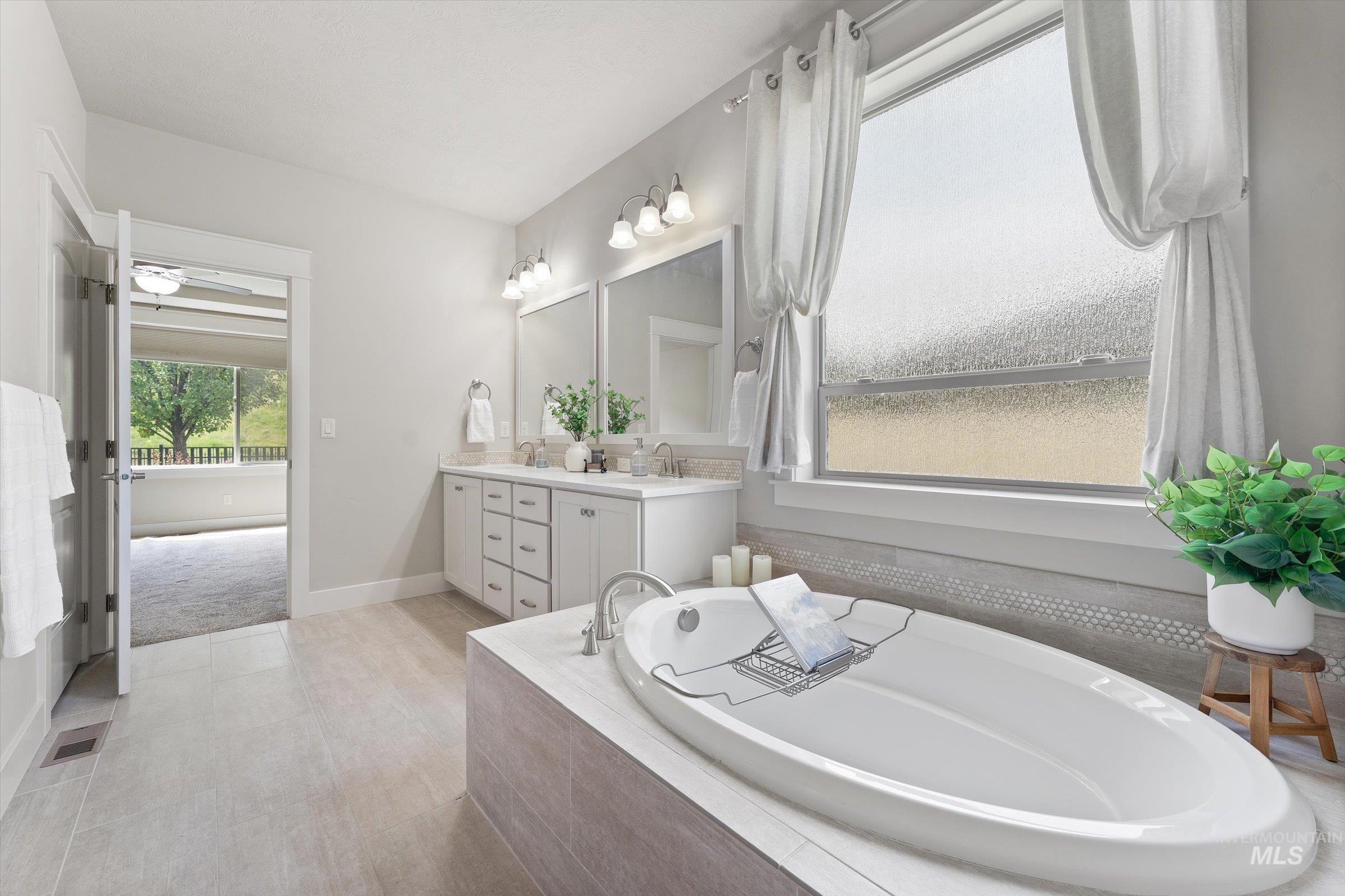 1031 E Reflect Ridge Drive Property Photo 20