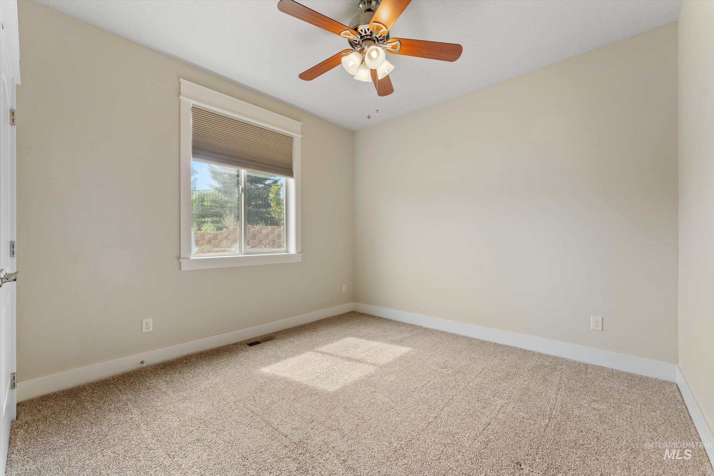 1031 E Reflect Ridge Drive Property Photo 32