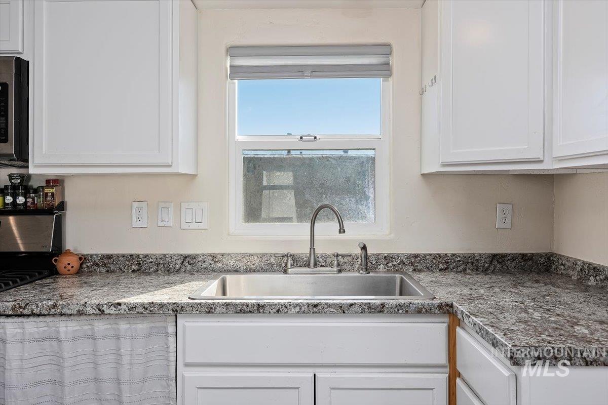 1015 N Fir St. Property Photo 6