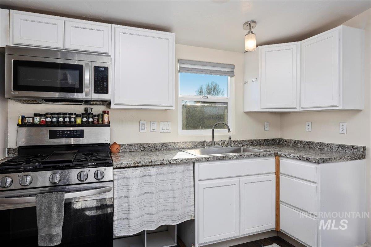 1015 N Fir St. Property Photo 9