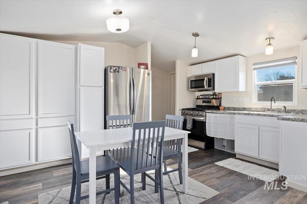 1015 N Fir St. Property Photo 11