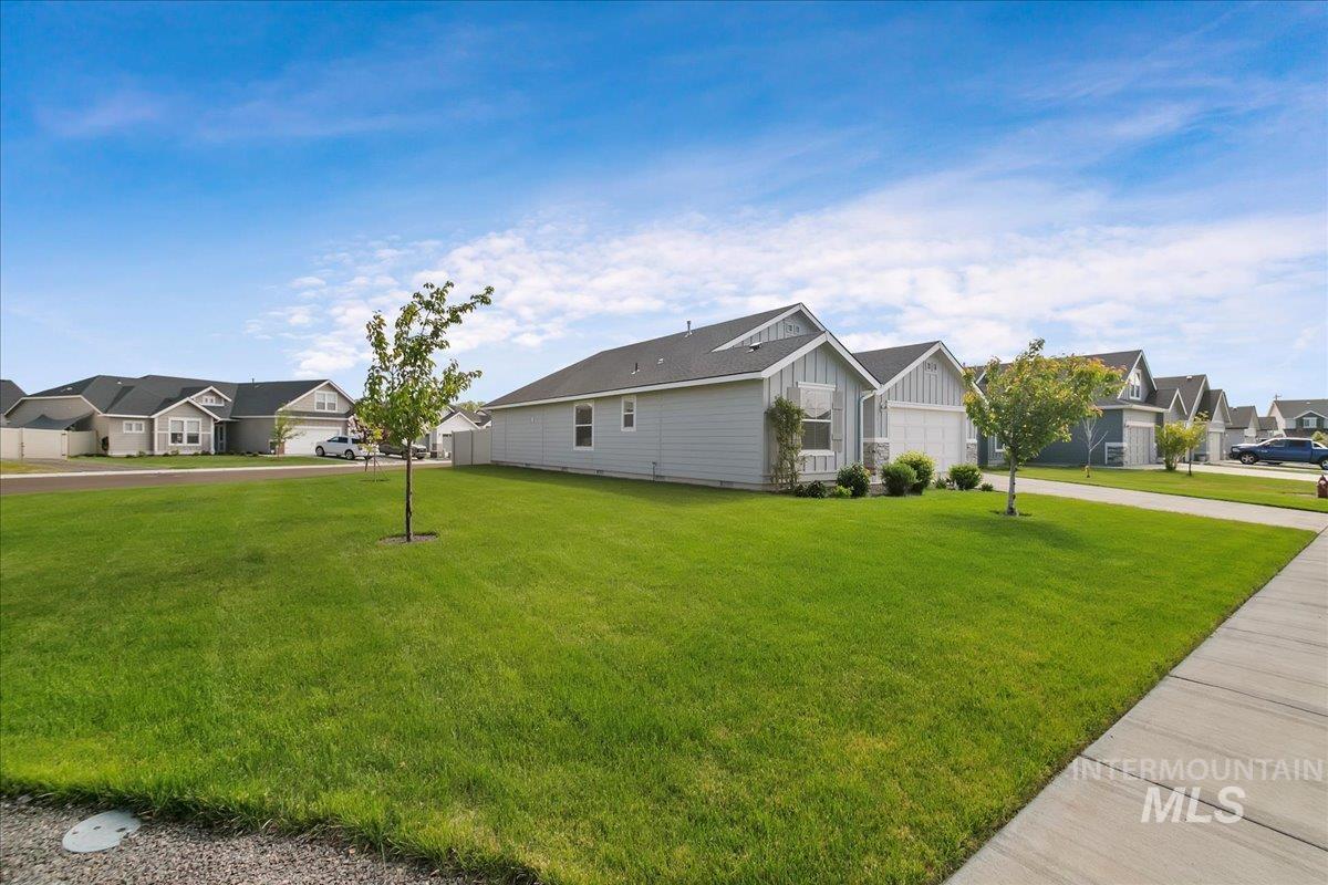 1411 Fawnsgrove Way Property Photo 3