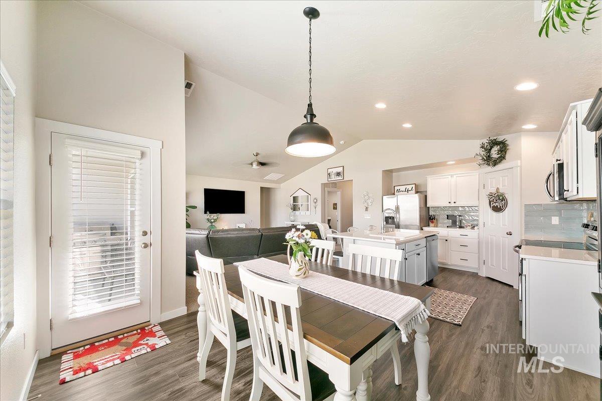 1411 Fawnsgrove Way Property Photo 18
