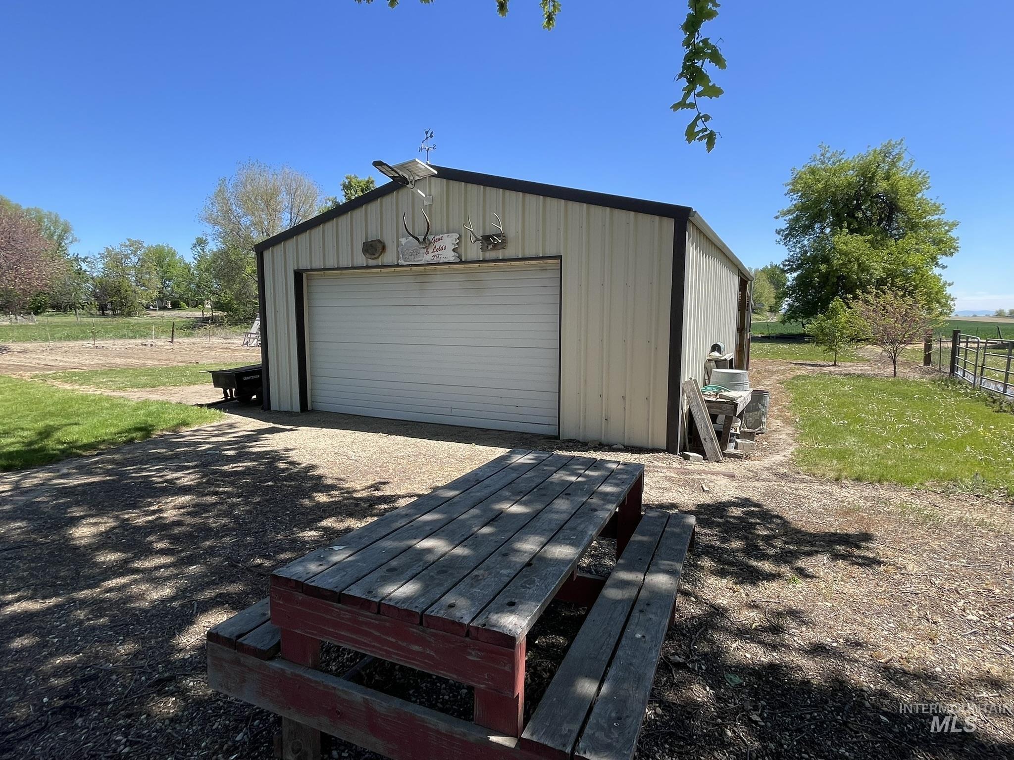 246 Fargo Ave Property Photo 9