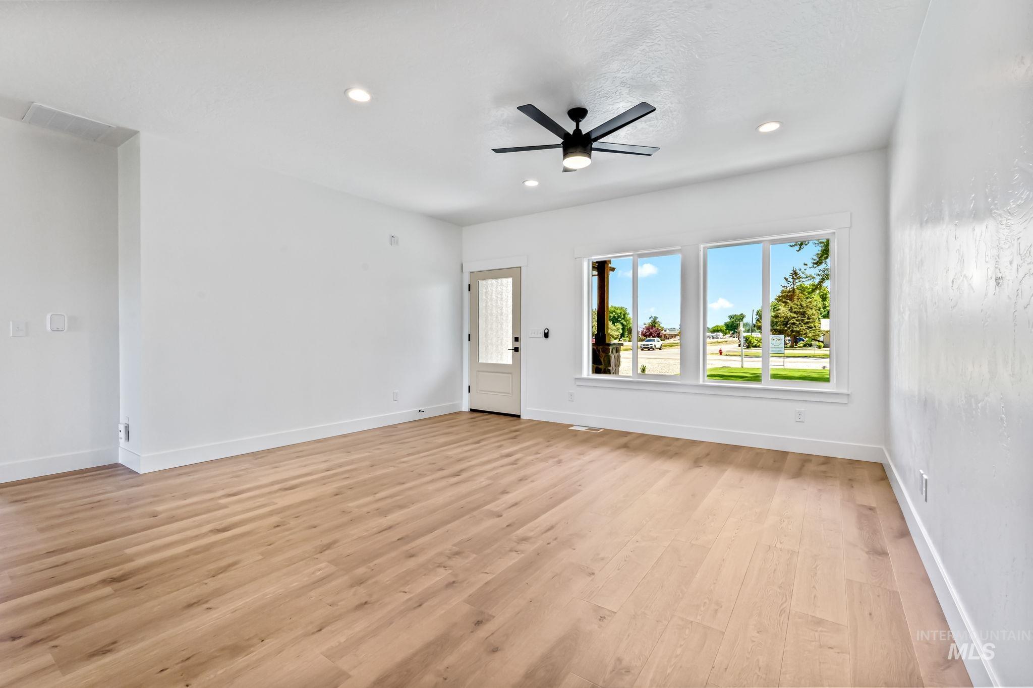 329 W Blvd Property Photo 4