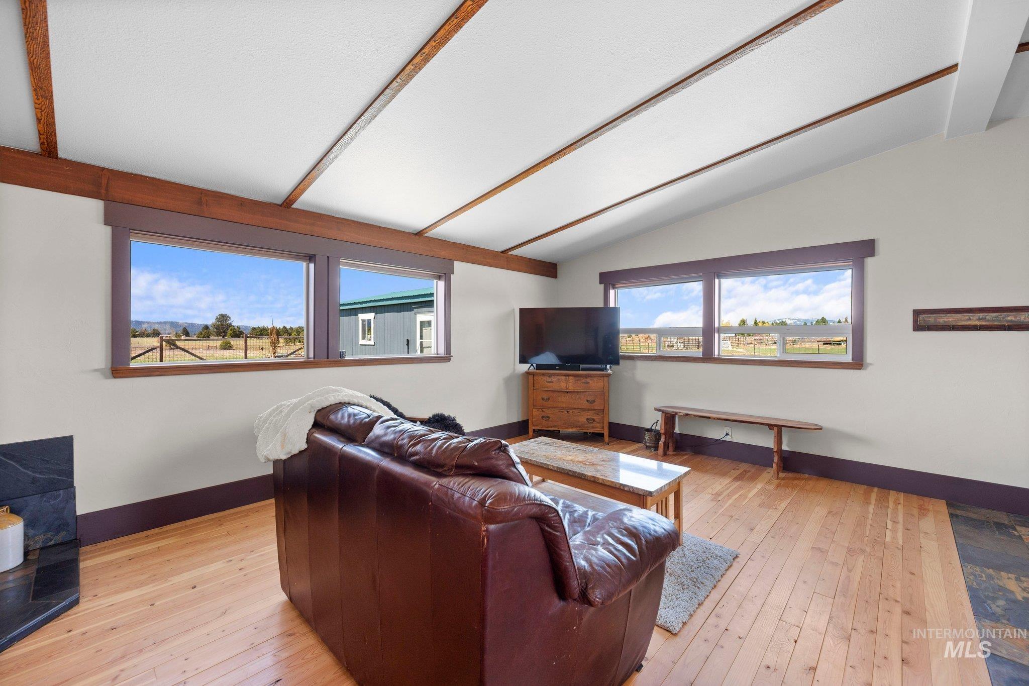 13963 Rustic Road Property Photo 3