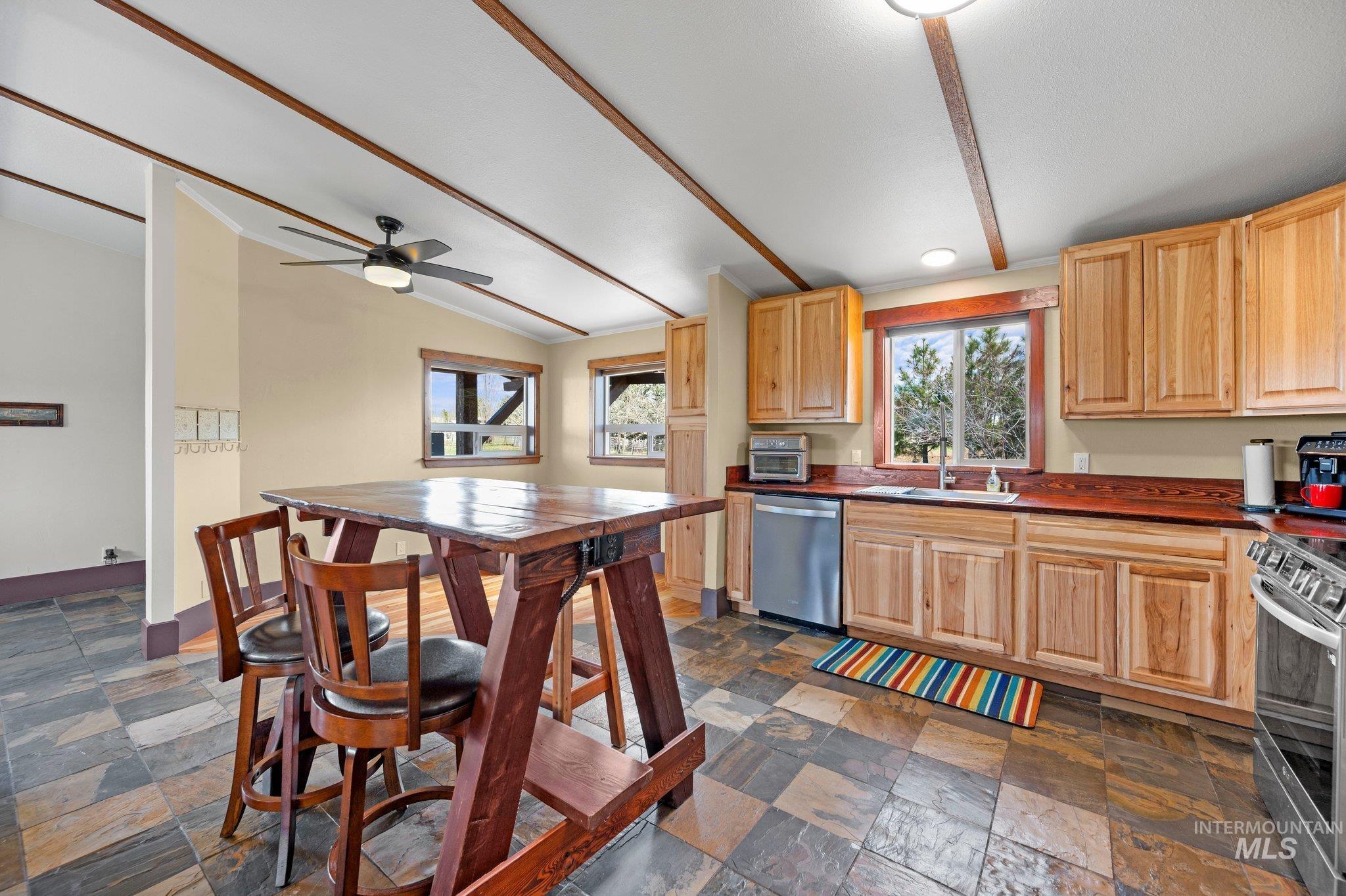 13963 Rustic Road Property Photo 6