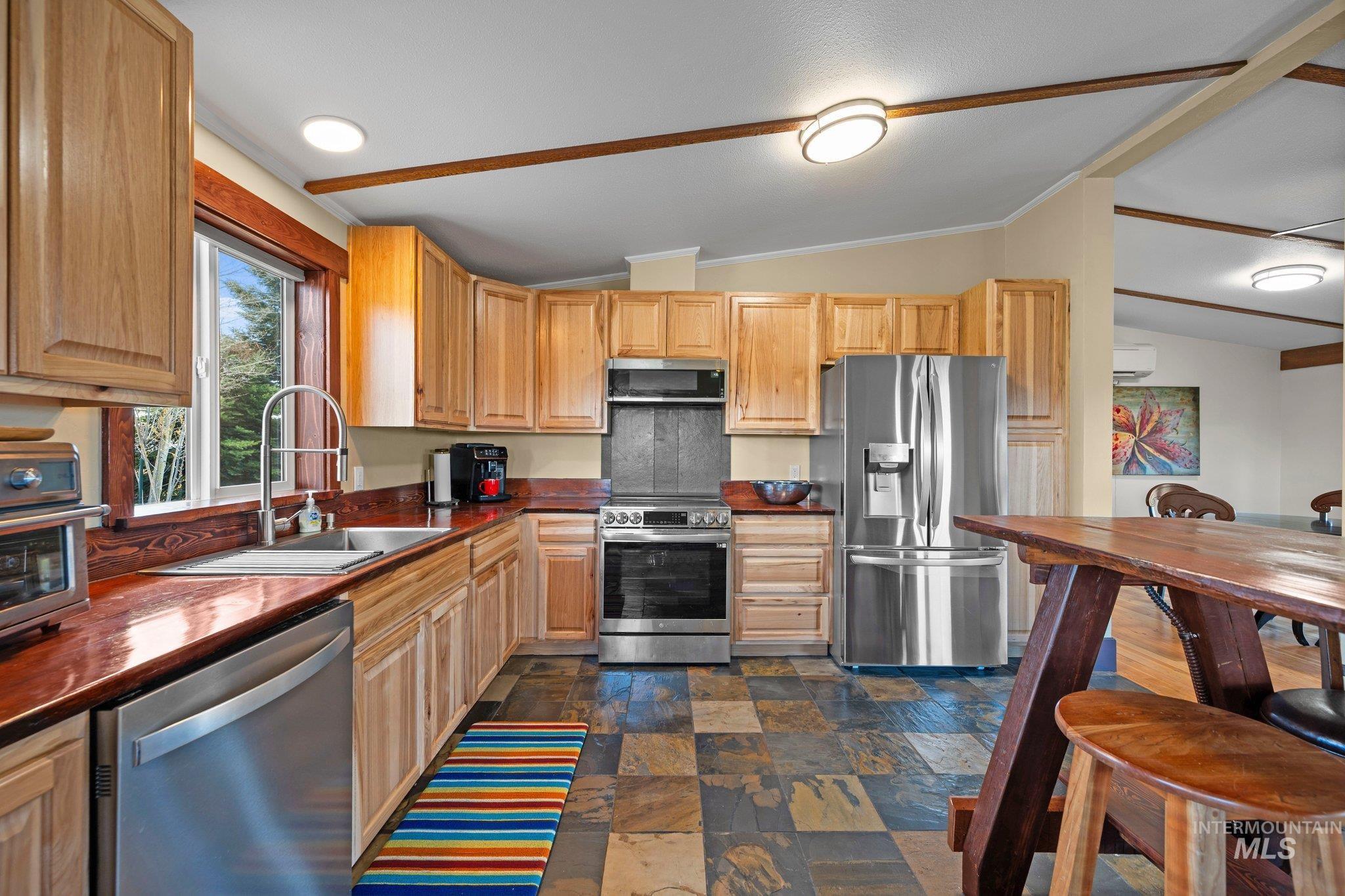 13963 Rustic Road Property Photo 8