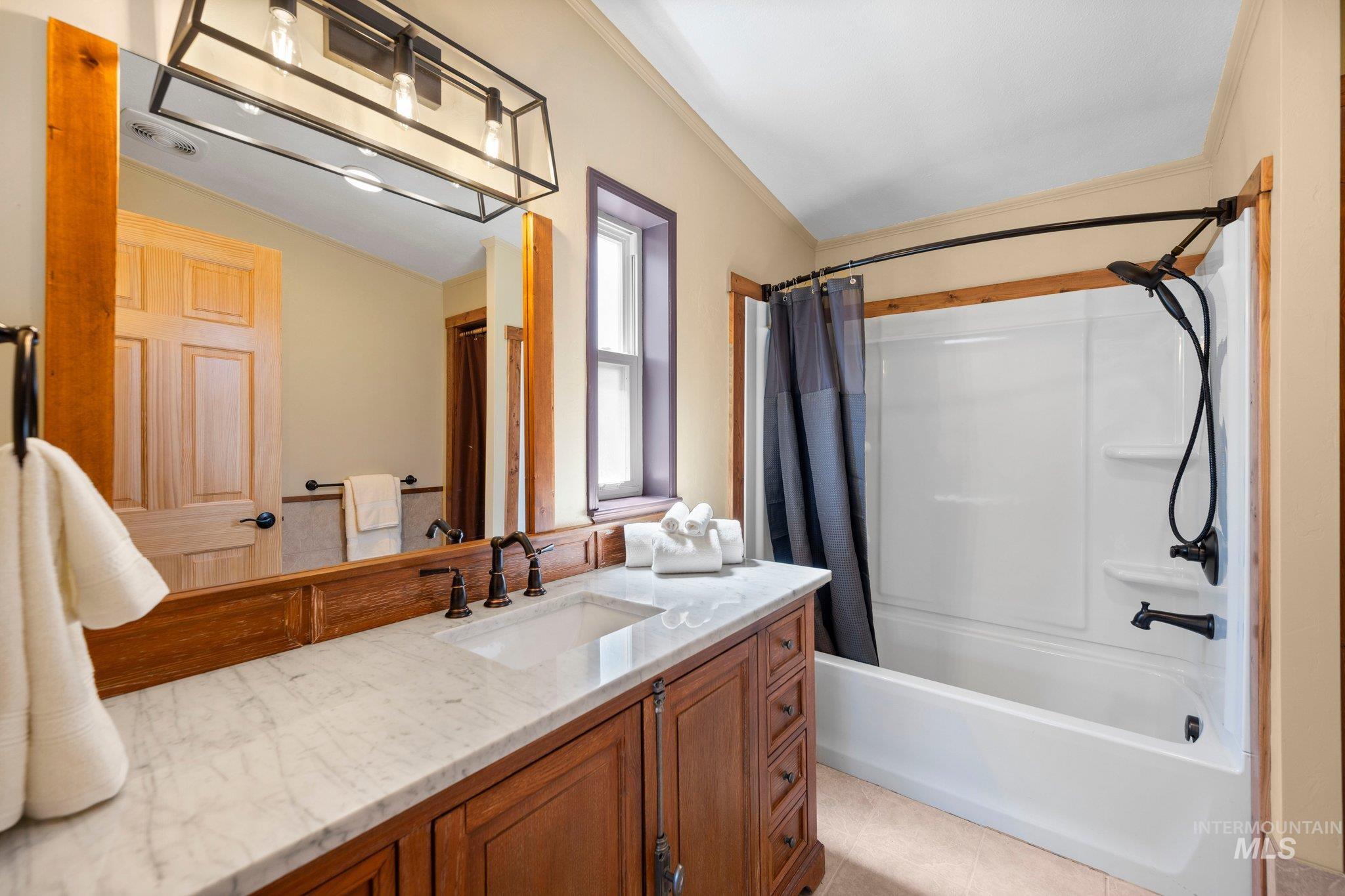 13963 Rustic Road Property Photo 13