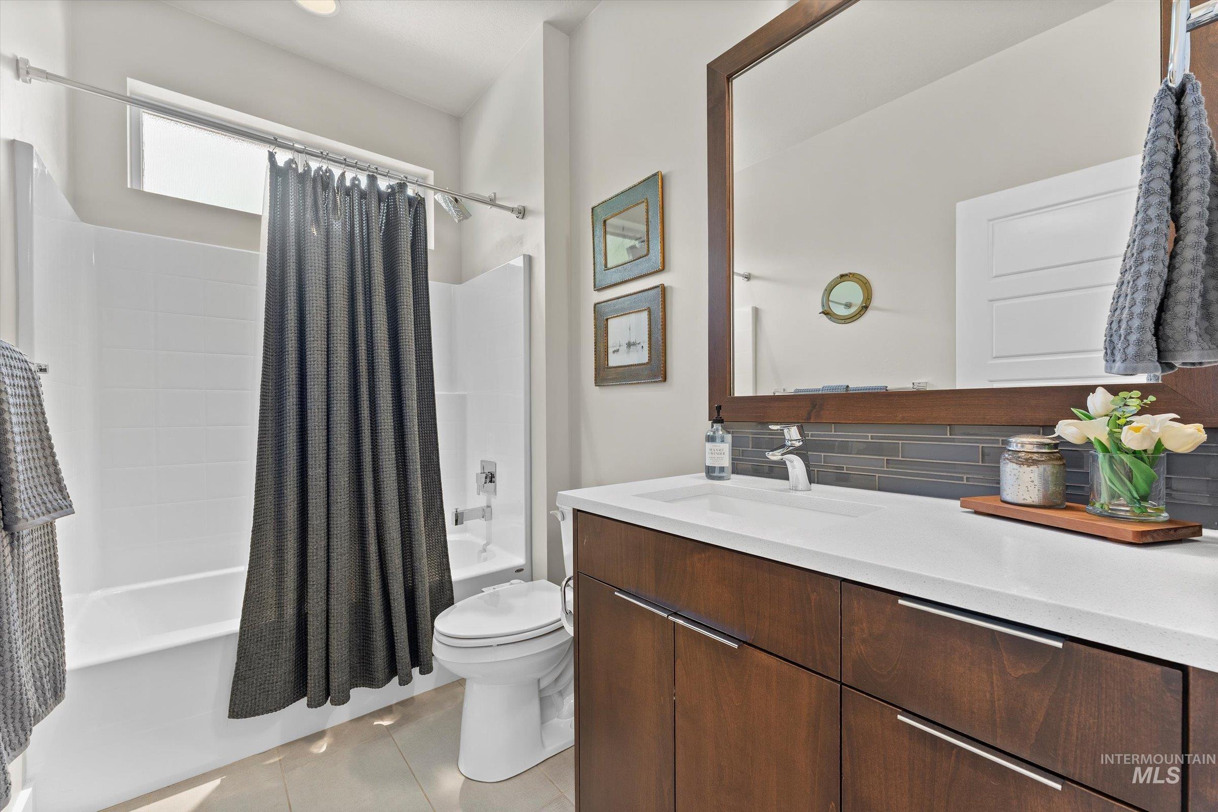 495 W Oak Springs Dr Property Photo 6