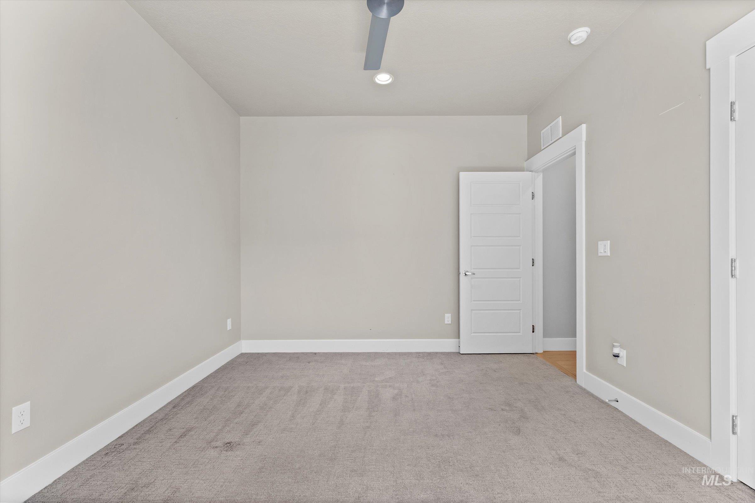 495 W Oak Springs Dr Property Photo 8