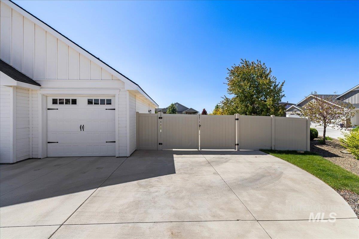 8209 Swiftwater Dr Property Photo 3