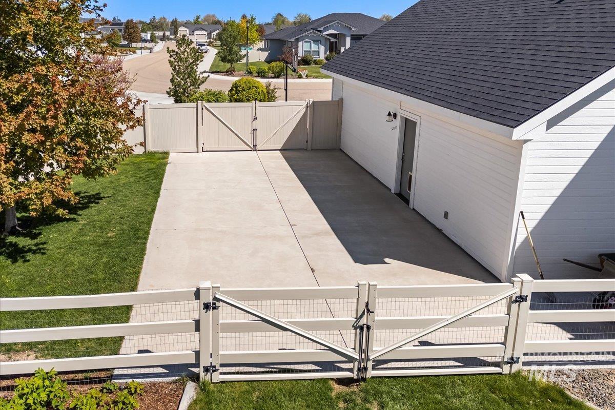 8209 Swiftwater Dr Property Photo 4