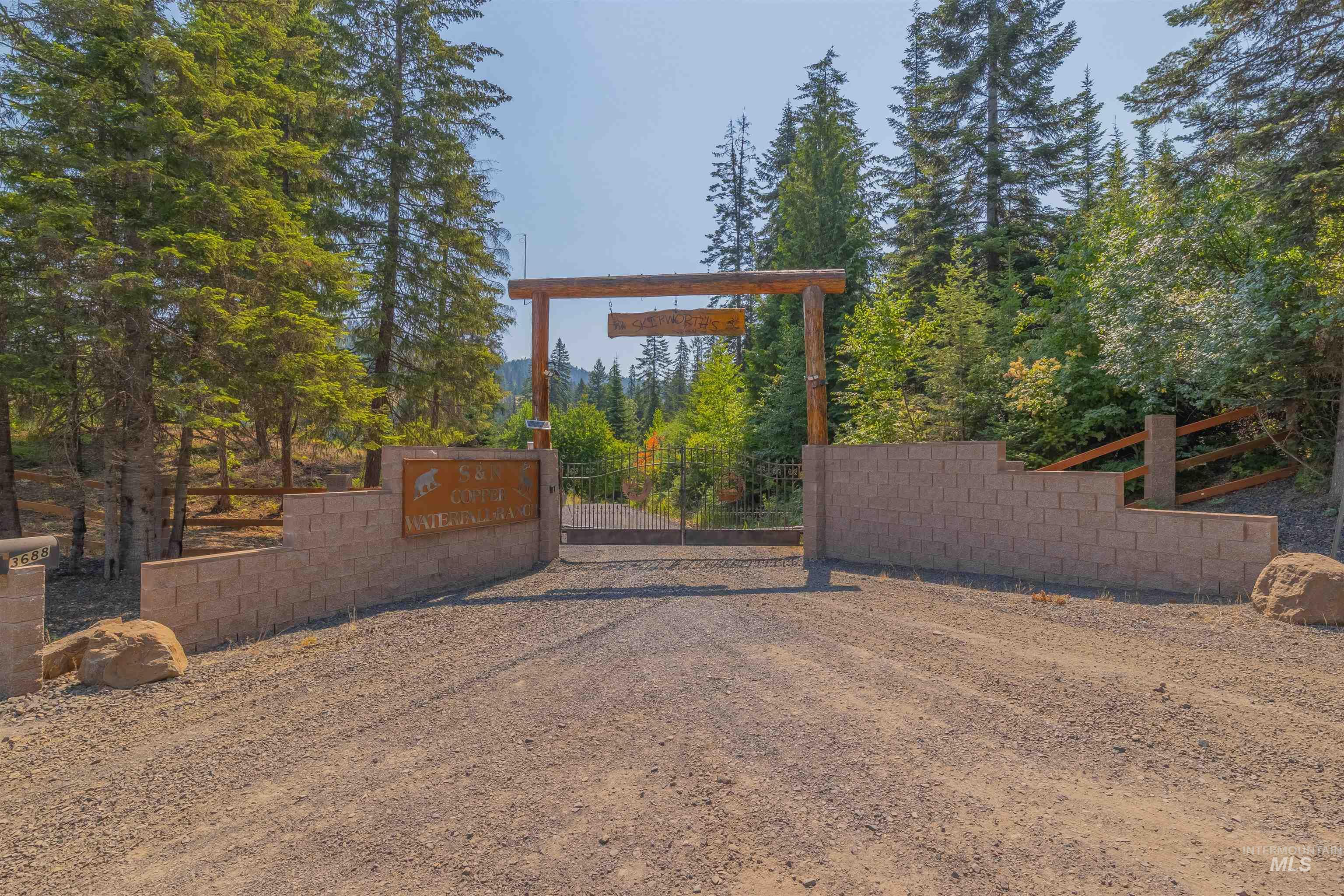 3688 Canyon Creek Road Property Photo 2