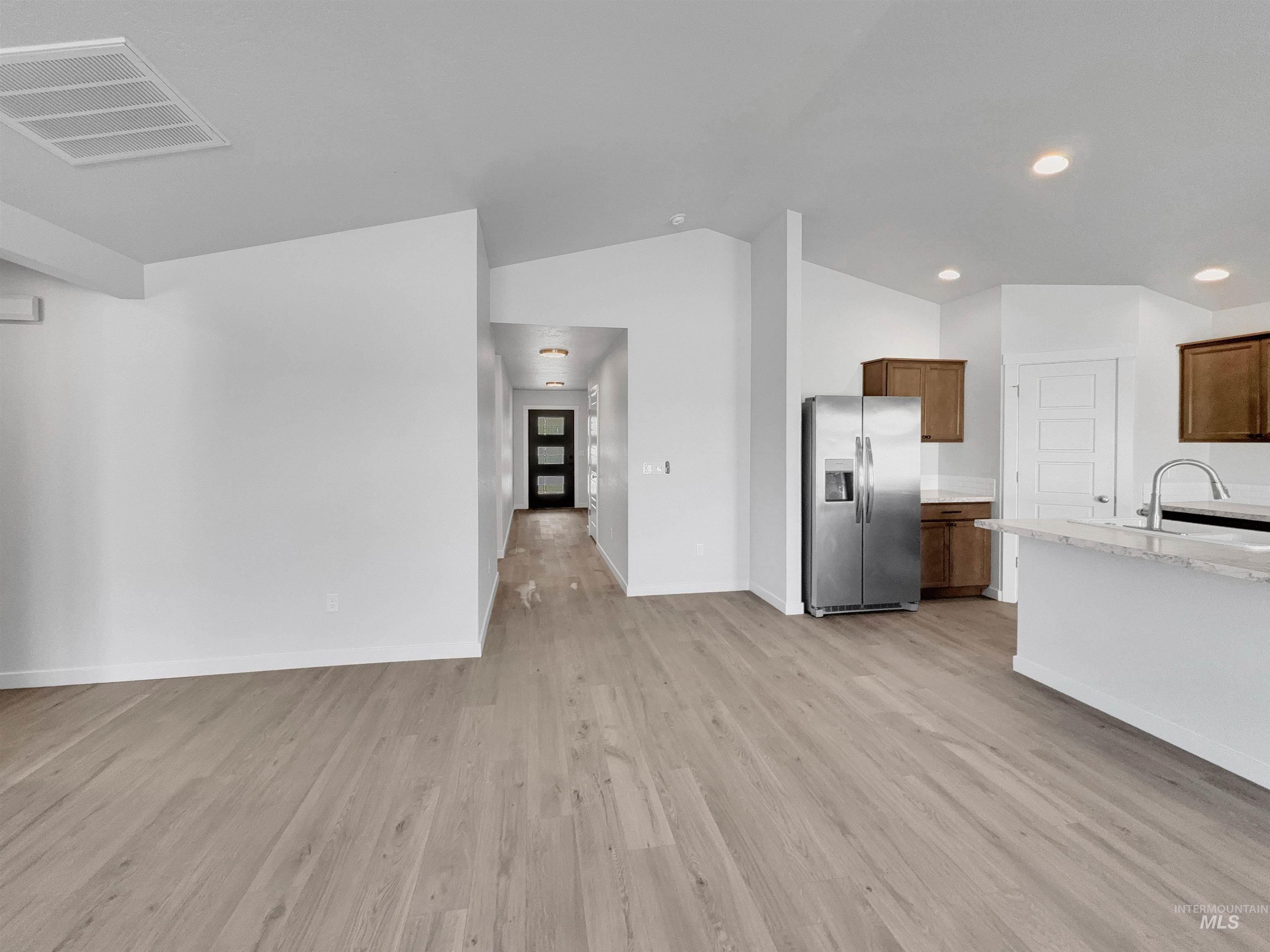 5394 N Elmstone Ave Property Photo 12