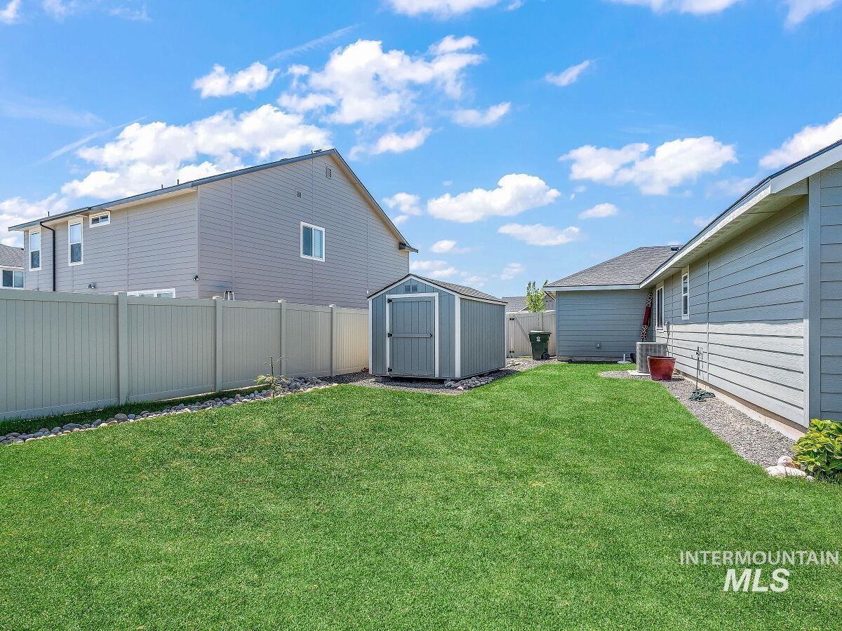 5394 N Elmstone Ave Property Photo 33