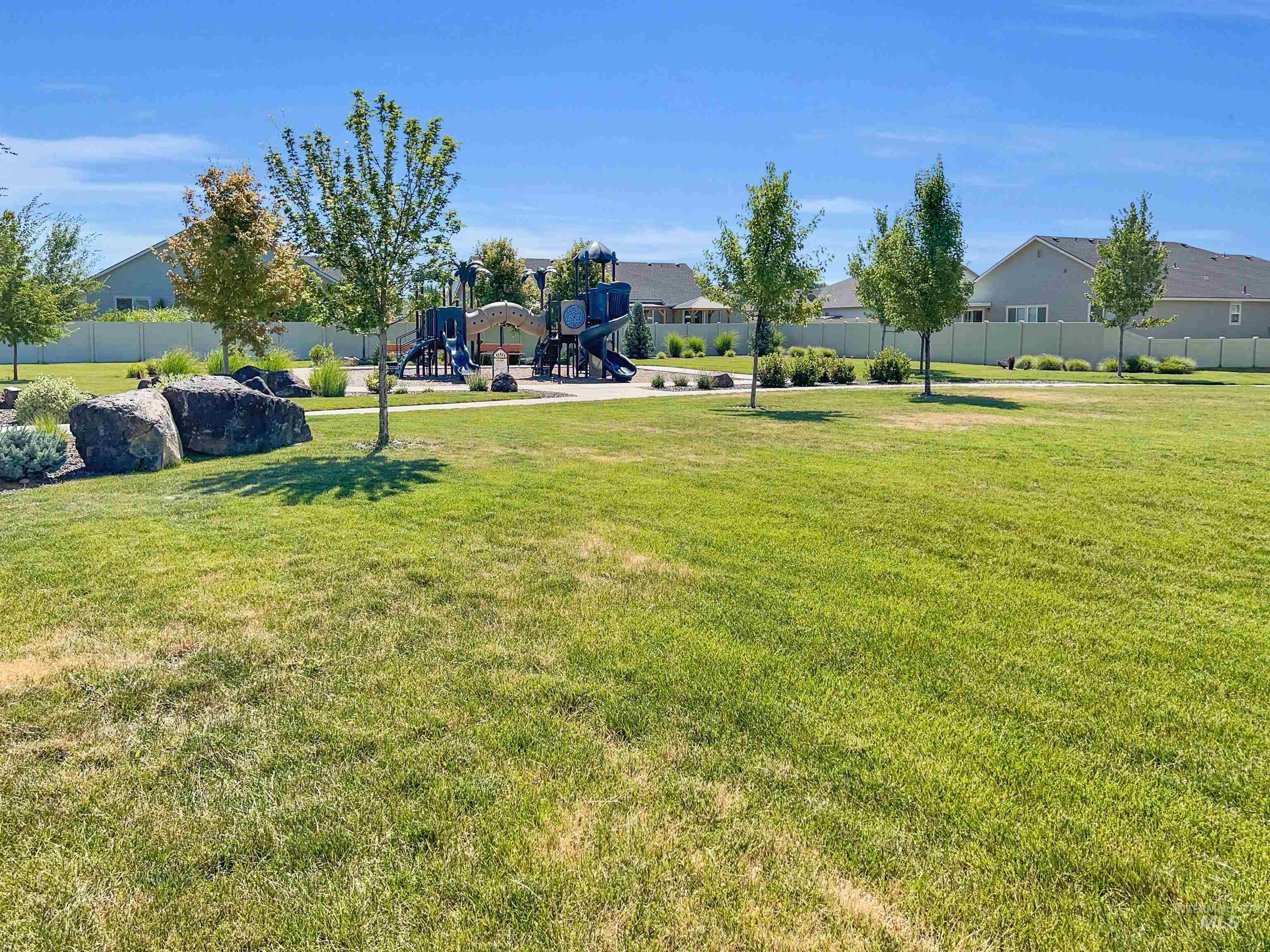5394 N Elmstone Ave Property Photo 41