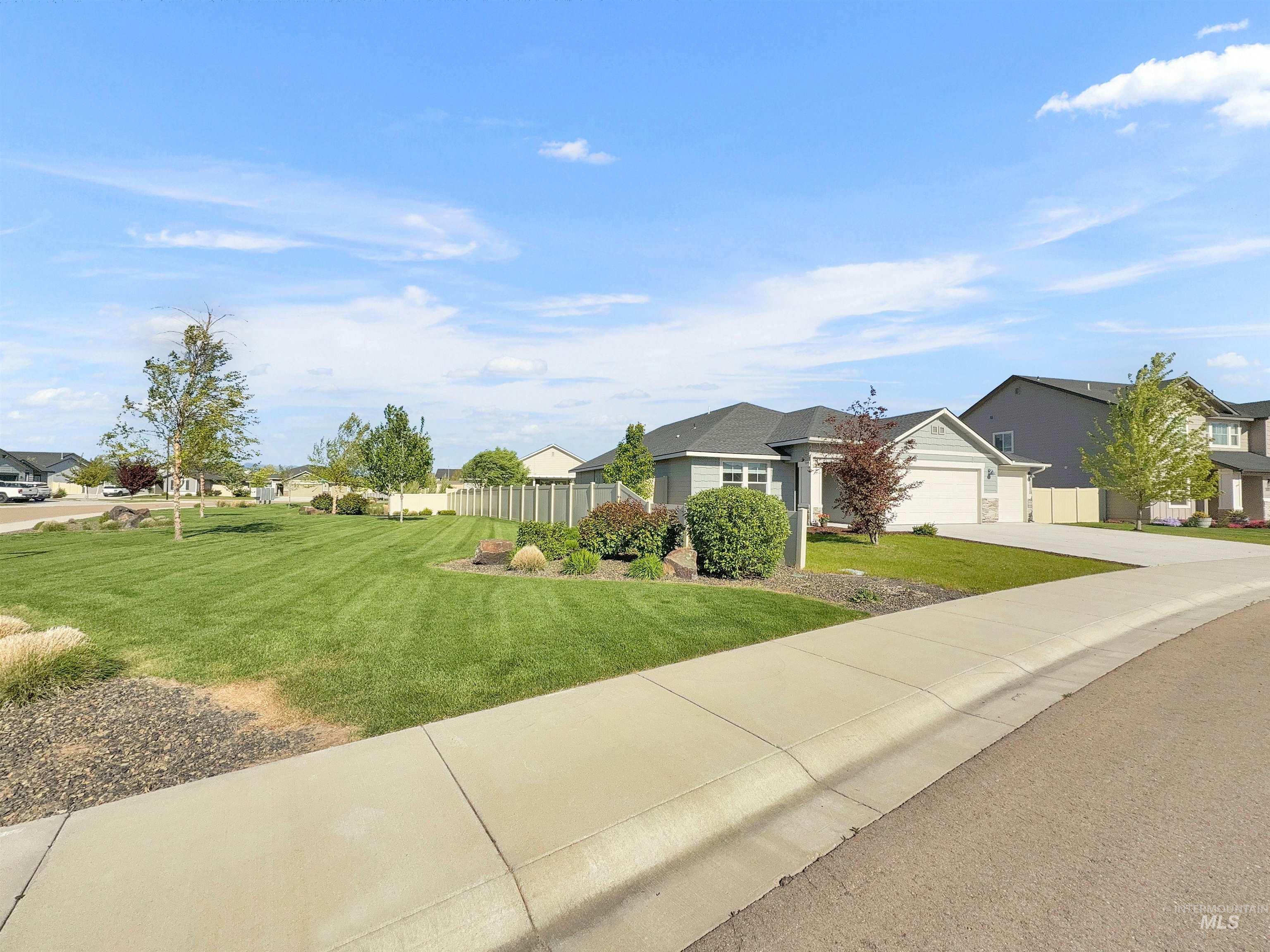 5394 N Elmstone Ave Property Photo 42