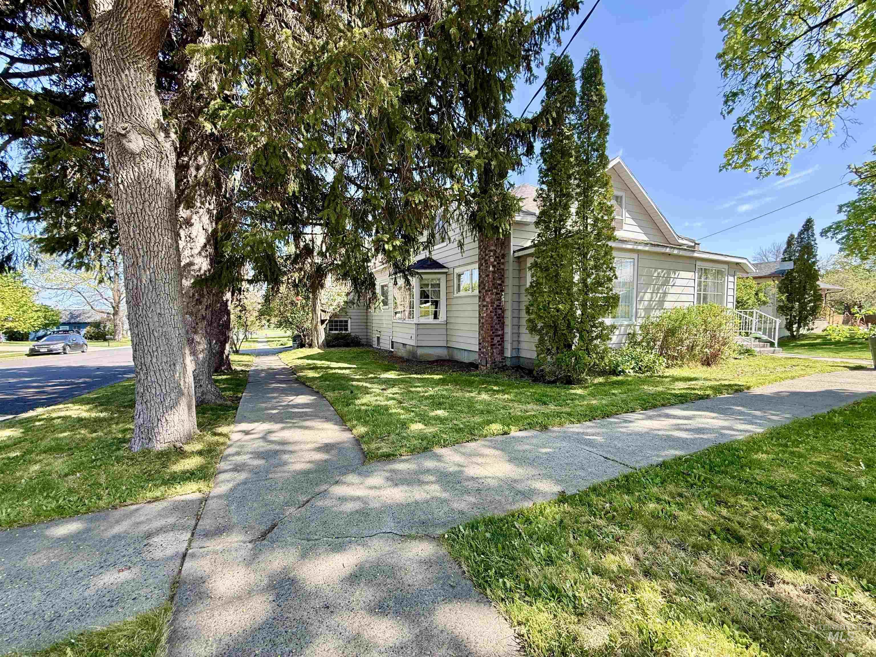 525 Elk Street Property Photo