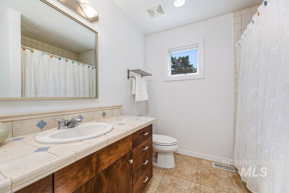 2196 E Ridgecrest Dr Property Photo 18