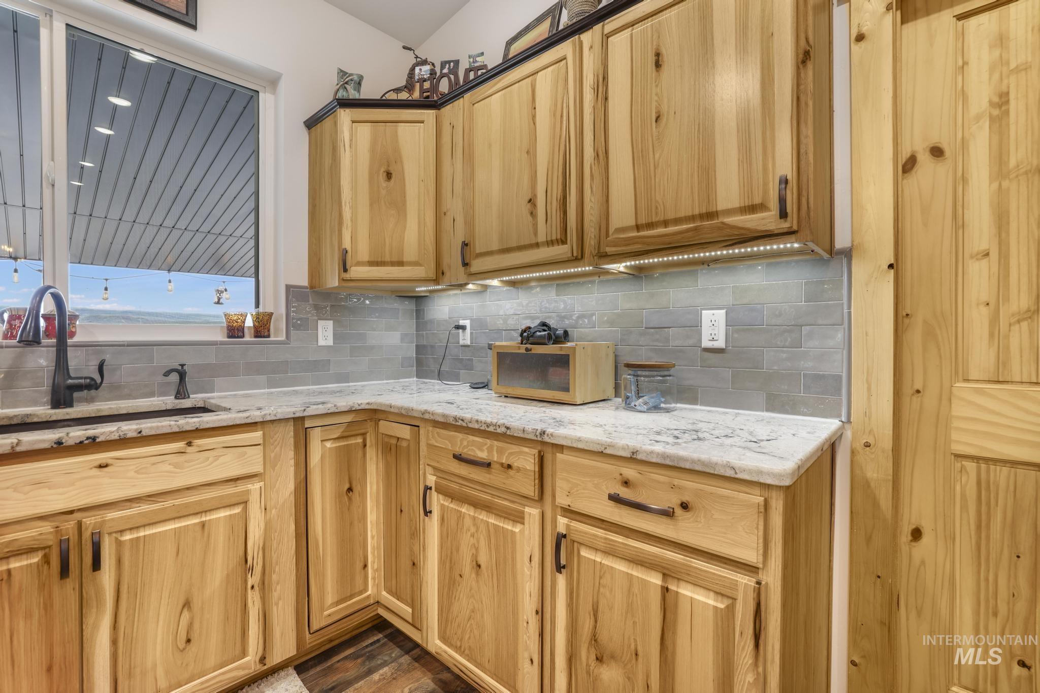 2527 E 1700 N Property Photo 16