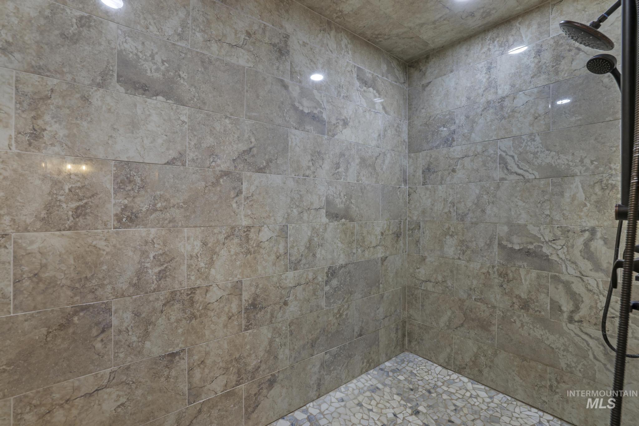 2527 E 1700 N Property Photo 28