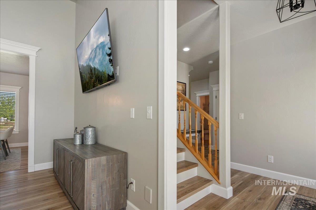 581 N Devon Pl Property Photo 3