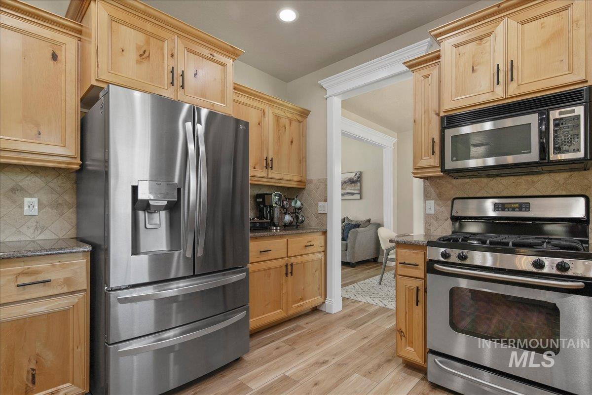 581 N Devon Pl Property Photo 10
