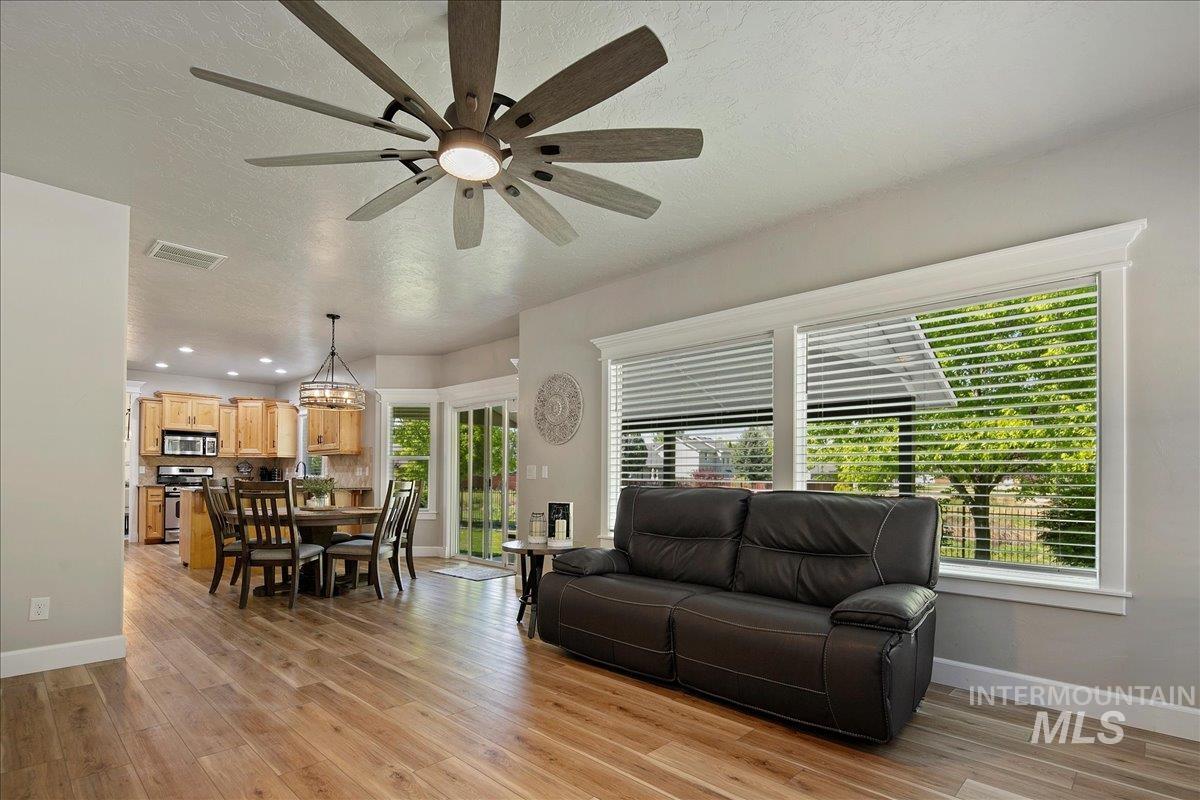 581 N Devon Pl Property Photo 15