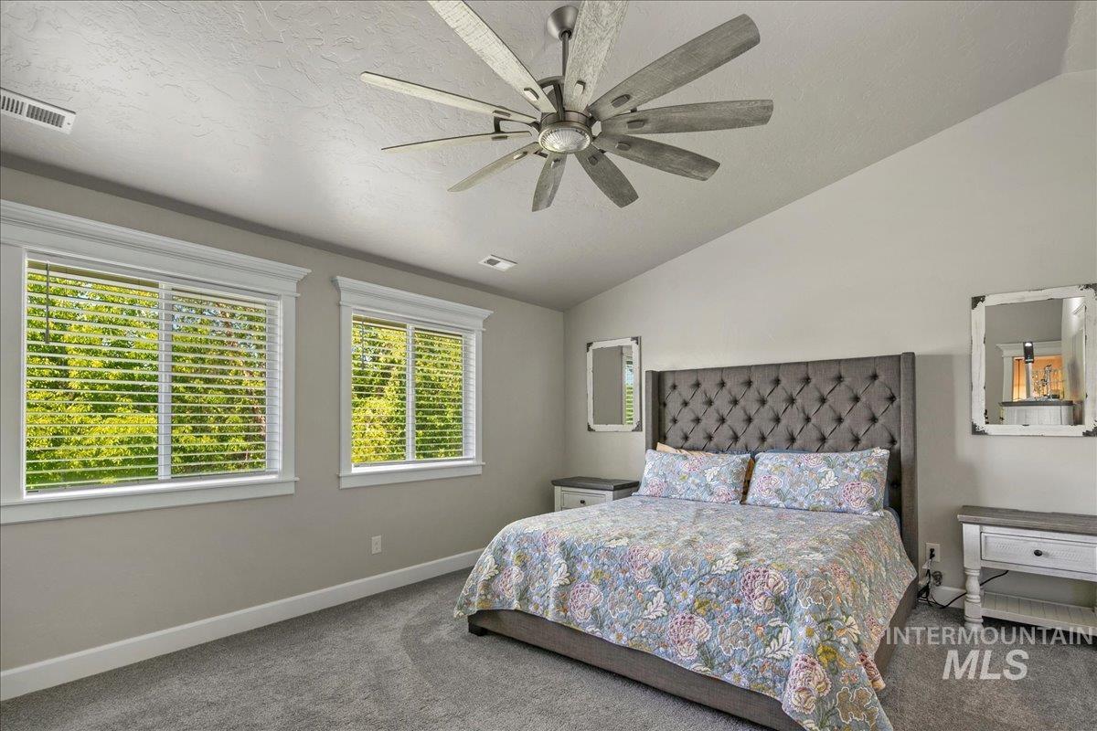 581 N Devon Pl Property Photo 17