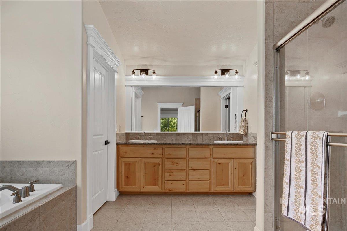 581 N Devon Pl Property Photo 20