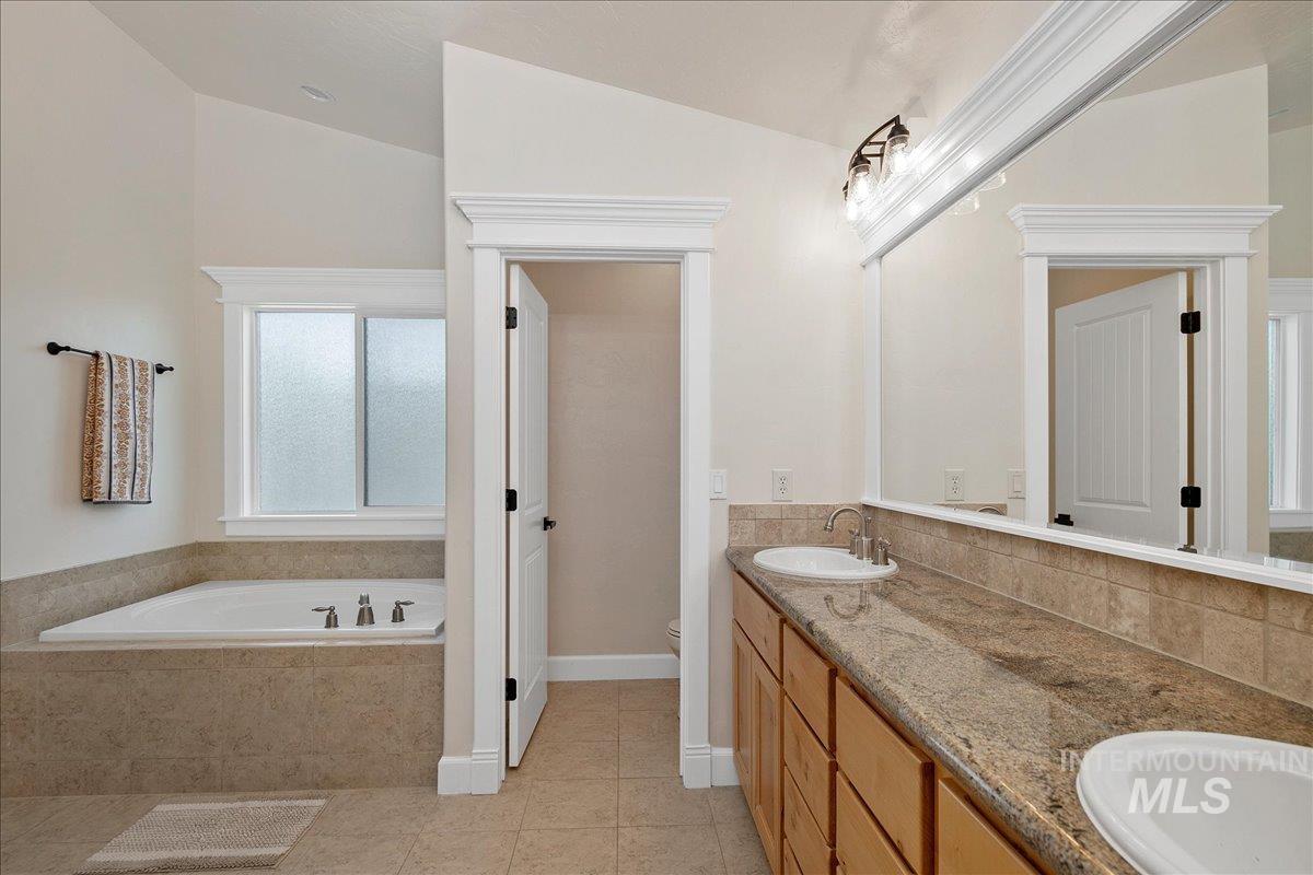 581 N Devon Pl Property Photo 24