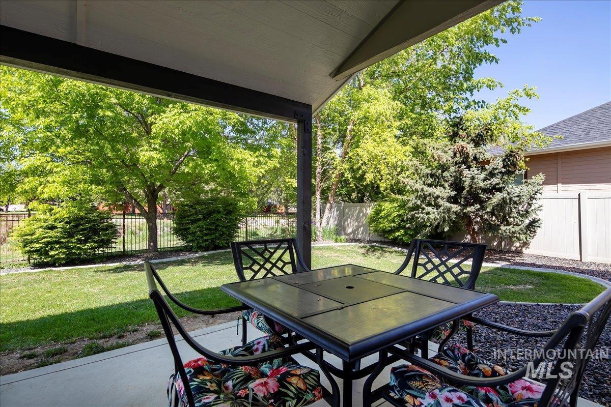 581 N Devon Pl Property Photo 35