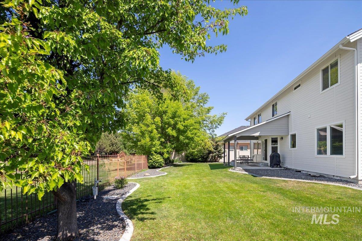 581 N Devon Pl Property Photo 39