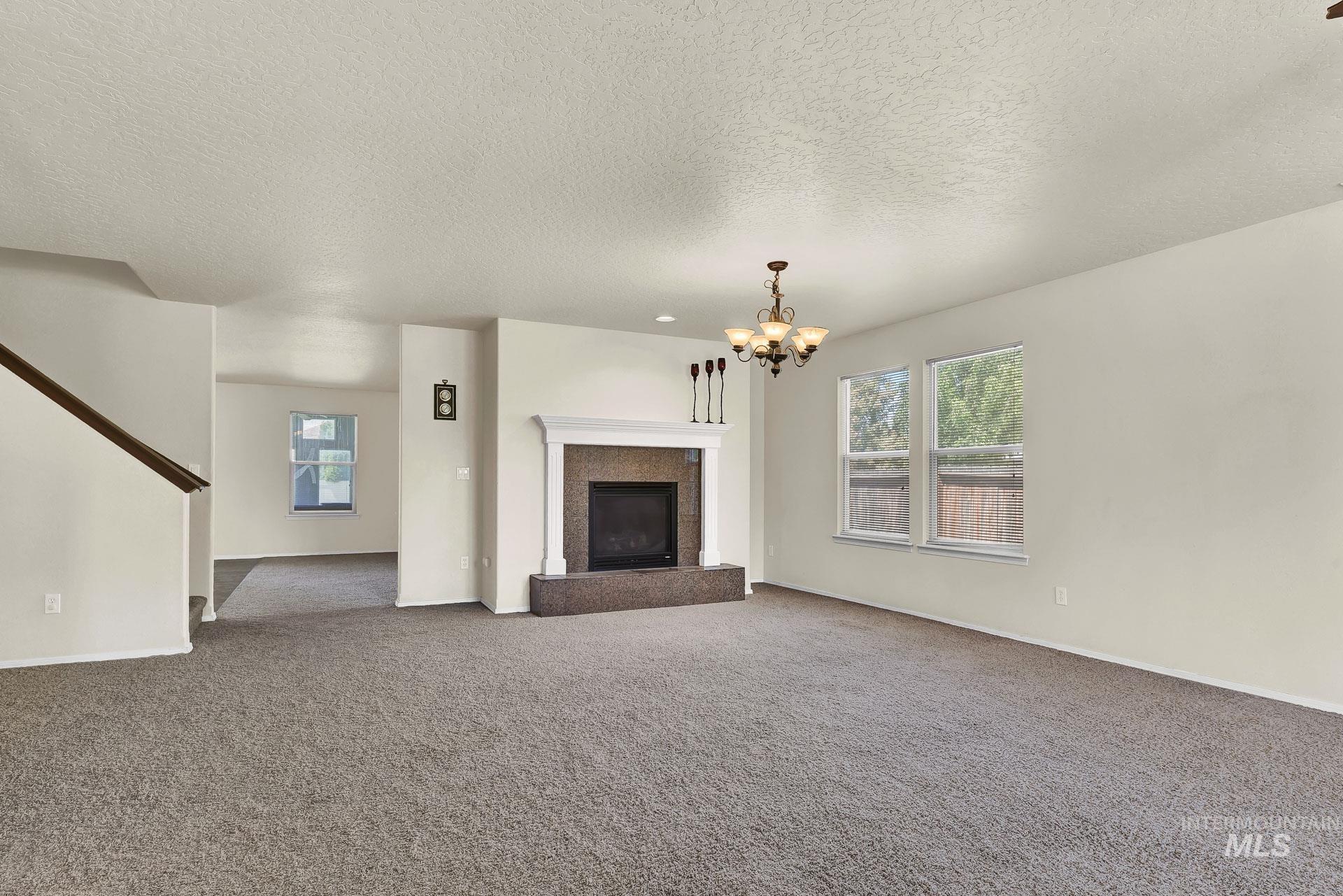 1335 N Meadowhills Property Photo 6