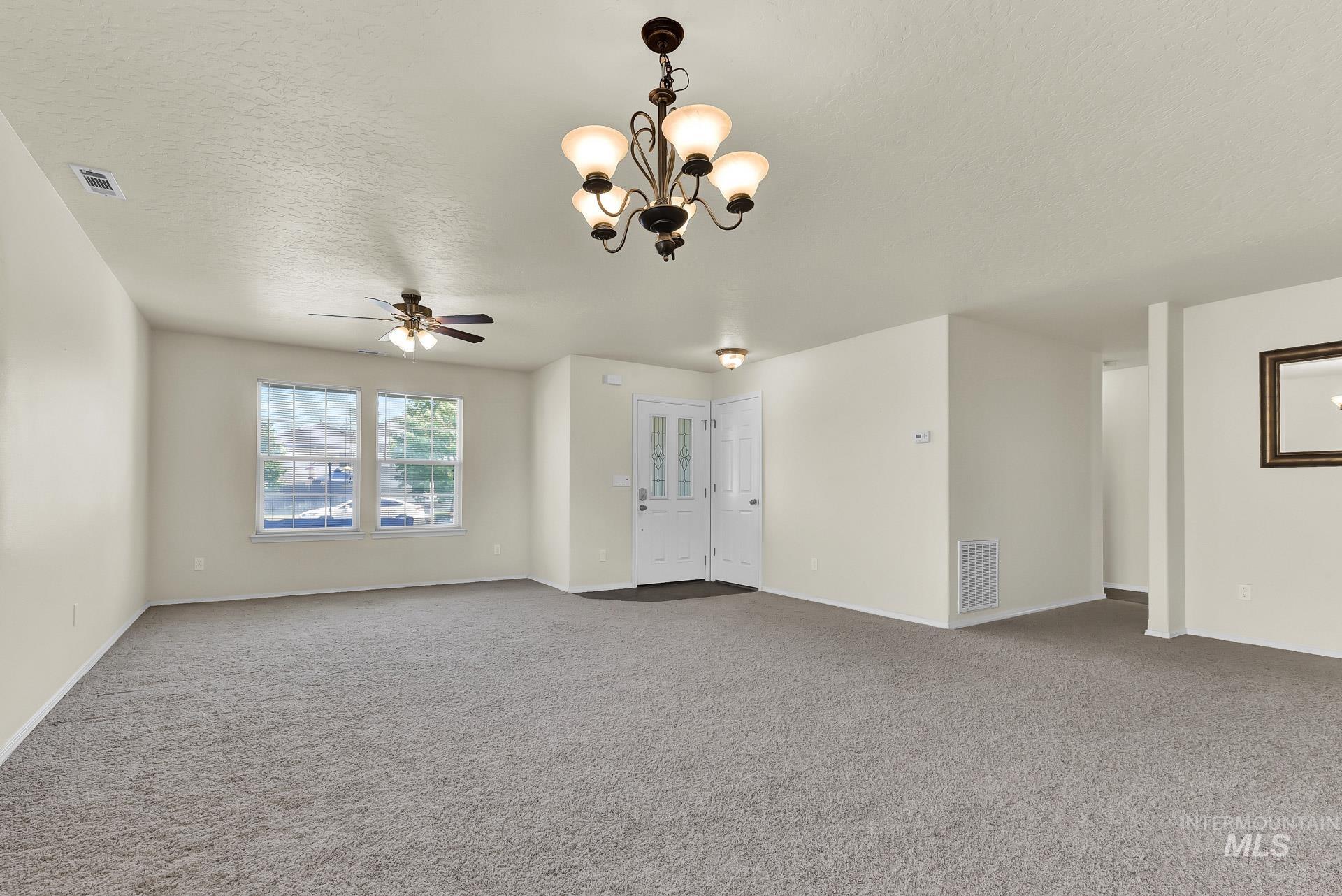 1335 N Meadowhills Property Photo 7
