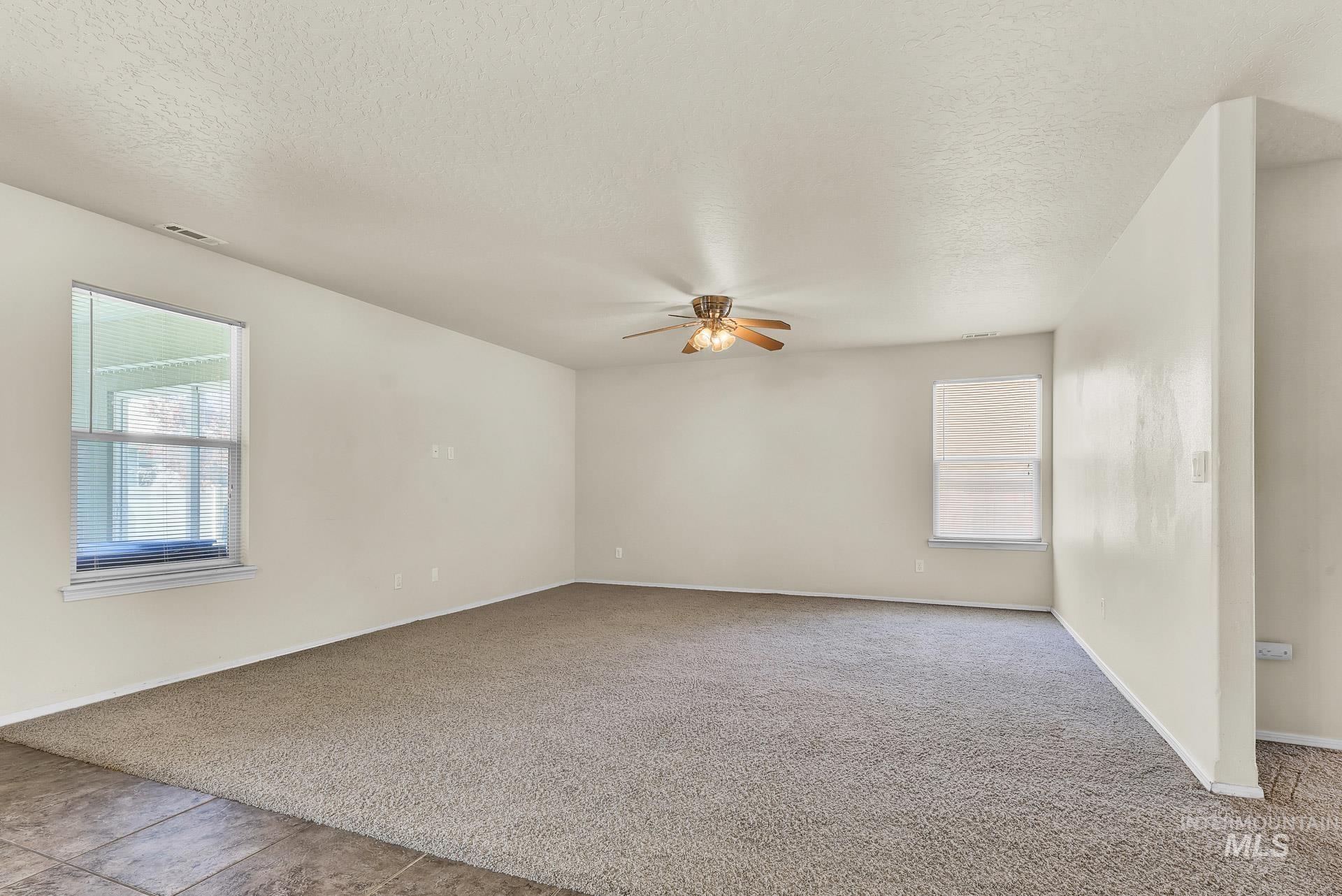 1335 N Meadowhills Property Photo 8