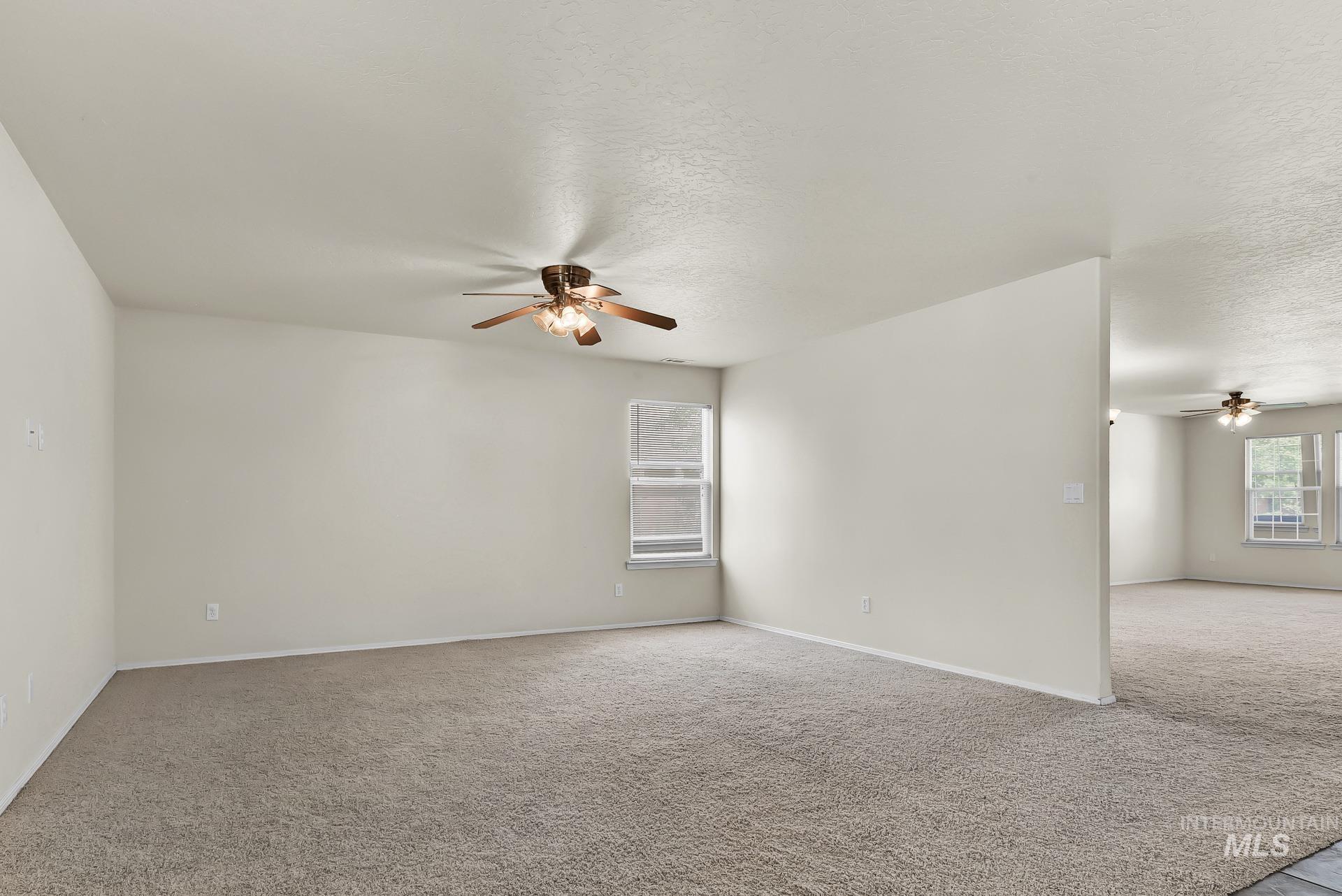 1335 N Meadowhills Property Photo 9